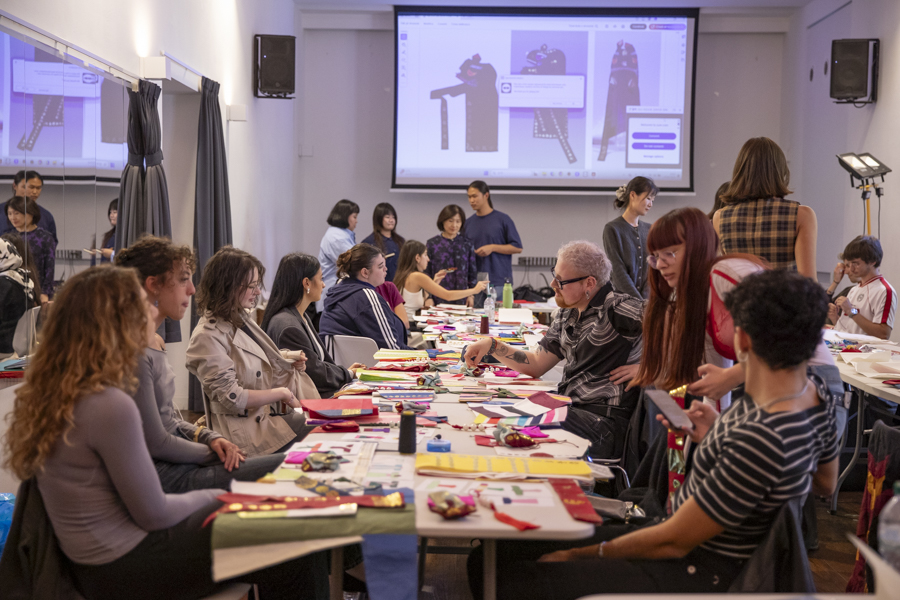 국립로마미술대학교(Accademia di Belle Arti) 학생 대상 한복 디자인 워크숍 모습