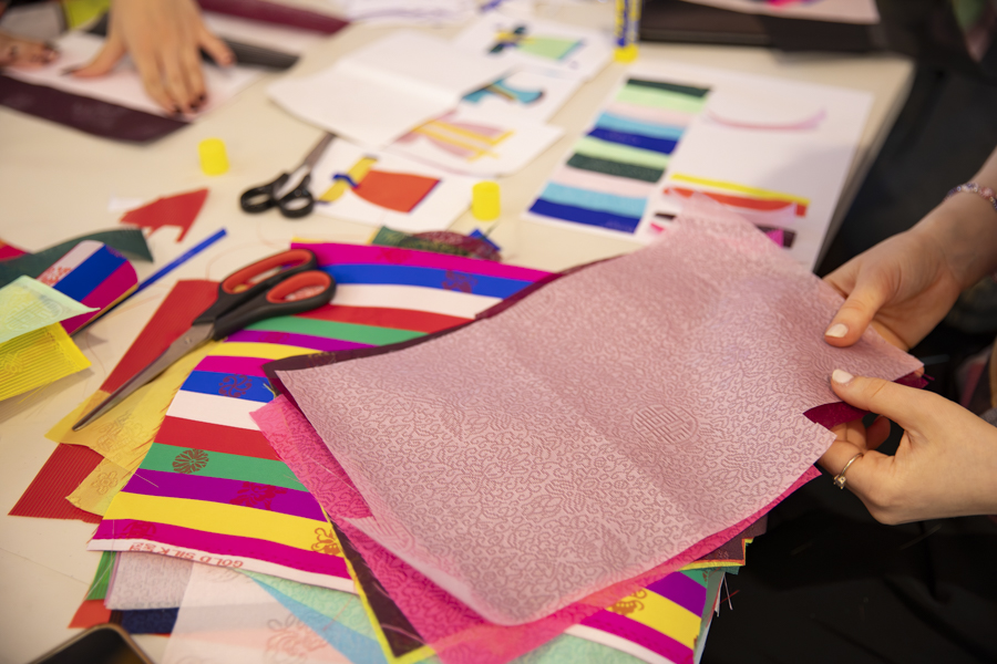 국립로마미술대학교(Accademia di Belle Arti) 학생 대상 한복 디자인 워크숍 모습