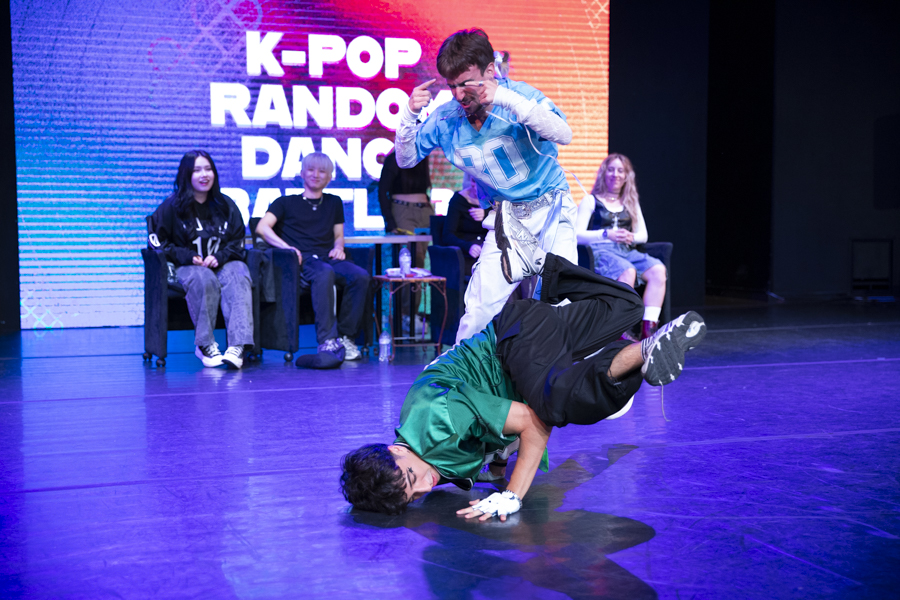 2025 한국주간 K-팝 랜덤 댄스 배틀 모습