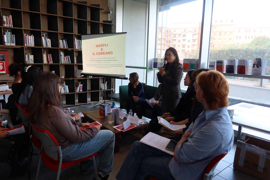 로마 사피엔차 대학교에서 진행된 한국어 교육과 학습에 관한 세미나 모습