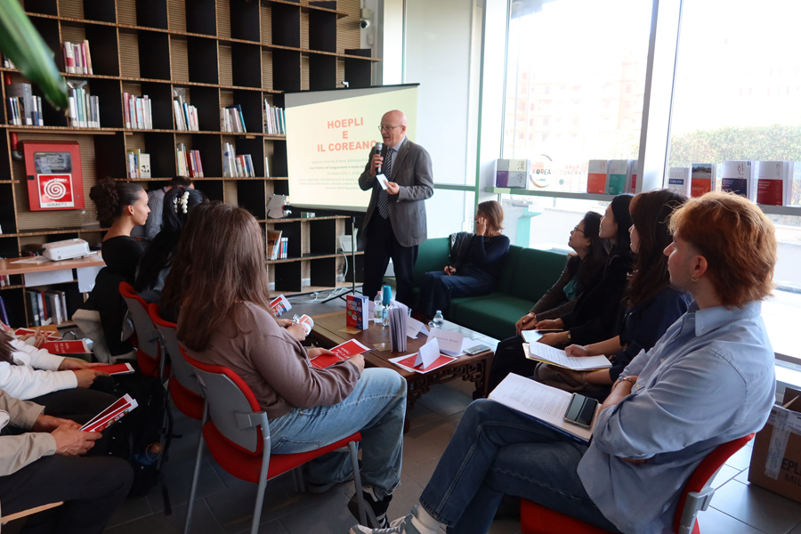 로마 사피엔차 대학교에서 진행된 한국어 교육과 학습에 관한 세미나 모습