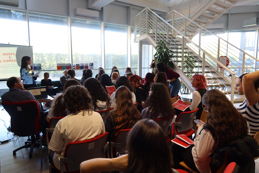 로마 사피엔차 대학교에서 진행된 한국어 교육과 학습에 관한 세미나 모습