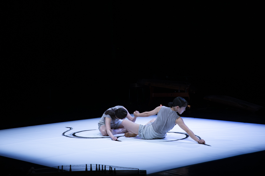 바리와 로마에서 개최된 현대무용 공연 <제(祭), 타오르는 삶> 모습