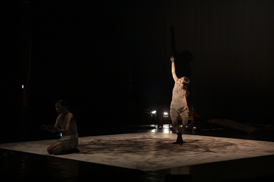 바리와 로마에서 개최된 현대무용 공연 <제(祭), 타오르는 삶> 모습