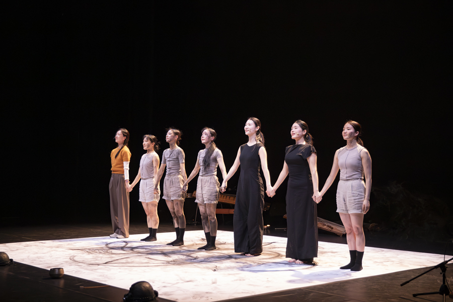 바리와 로마에서 개최된 현대무용 공연 <제(祭), 타오르는 삶> 모습