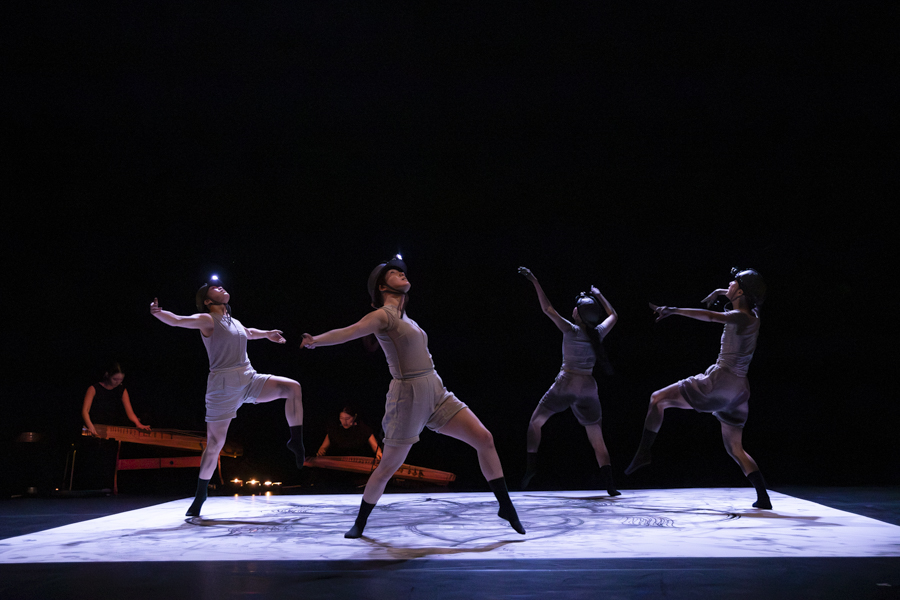 바리와 로마에서 개최된 현대무용 공연 <제(祭), 타오르는 삶> 모습