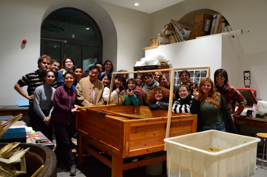 국립로마미술대학교에서 진행된 안치용 한지장 워크숍 모습