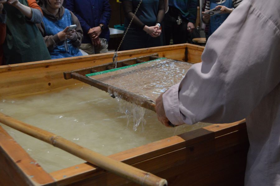 국립로마미술대학교에서 진행된 안치용 한지장 워크숍 모습