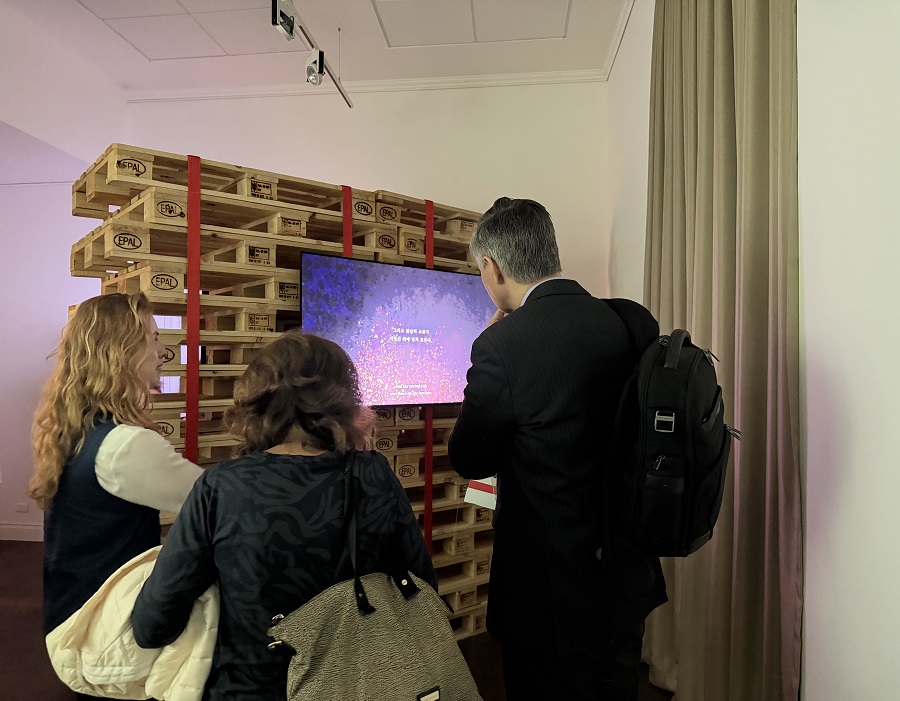 현대미술 순회전 STILL MOVING 개막식 모습