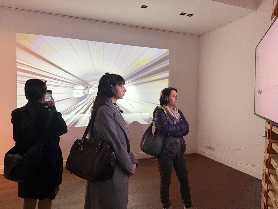 현대미술 순회전 STILL MOVING 개막식 모습