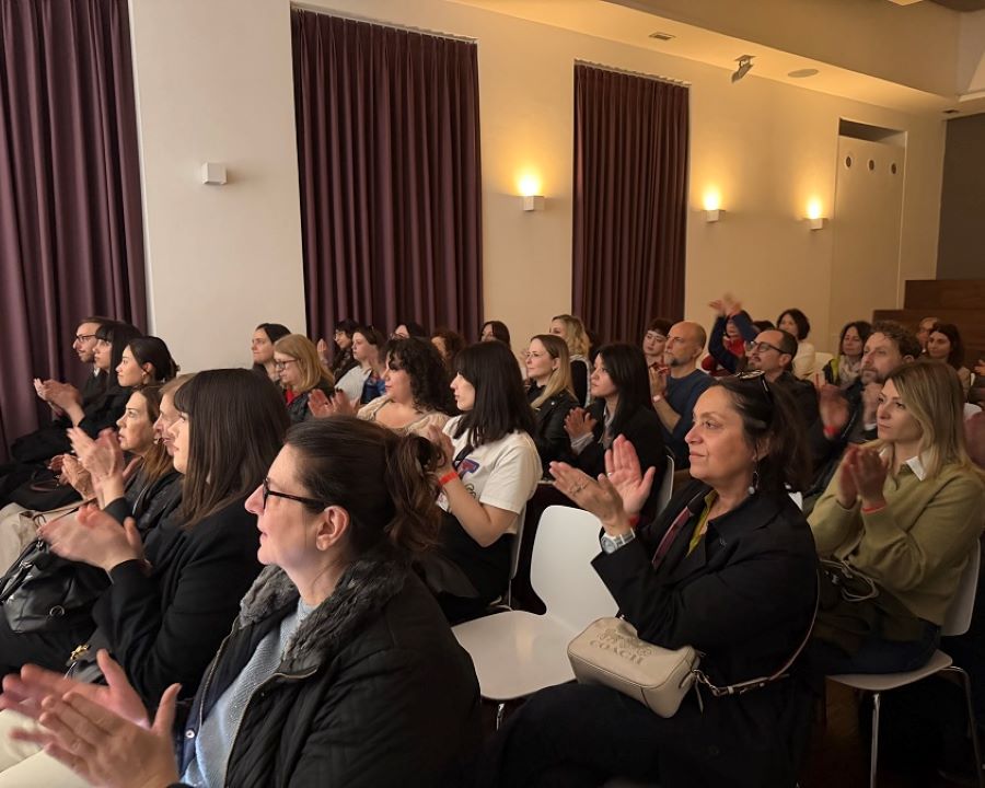 STILL MOVING 전시 탁영준 작가 및 김민정 큐레이터와의 토크쇼 모습