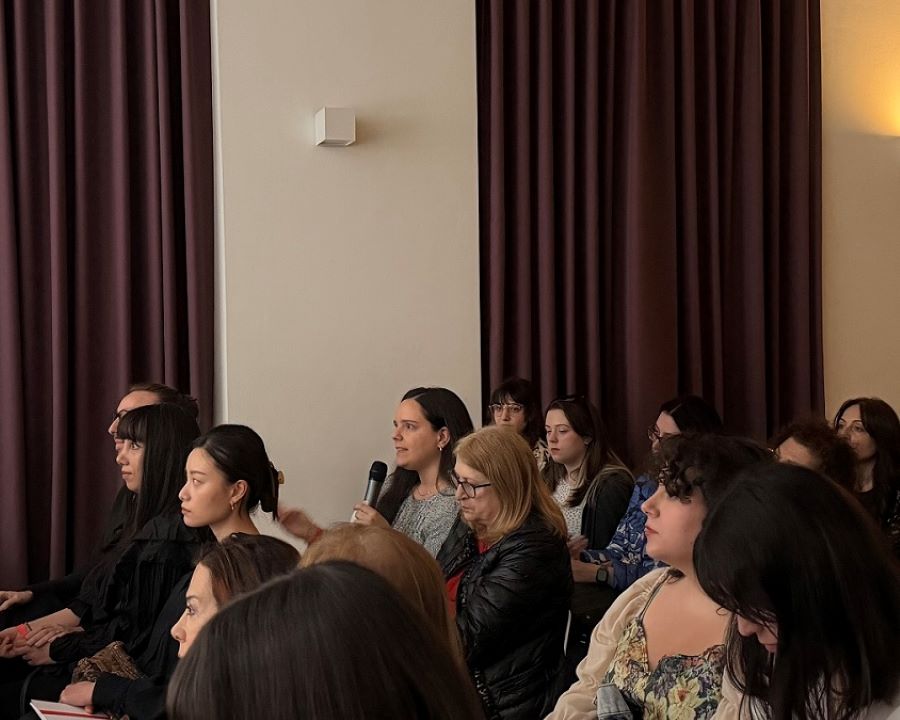 STILL MOVING 전시 탁영준 작가 및 김민정 큐레이터와의 토크쇼 모습