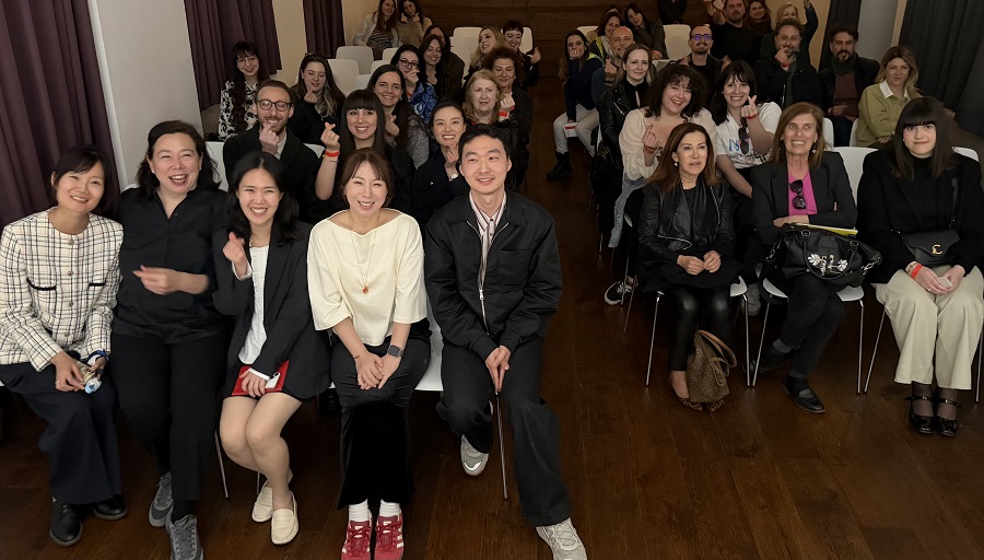 STILL MOVING 전시 탁영준 작가 및 김민정 큐레이터와의 토크쇼 모습