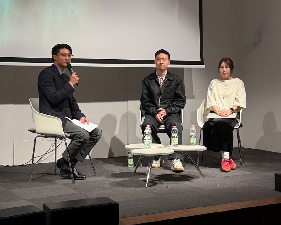 STILL MOVING 전시 탁영준 작가 및 김민정 큐레이터와의 토크쇼 모습