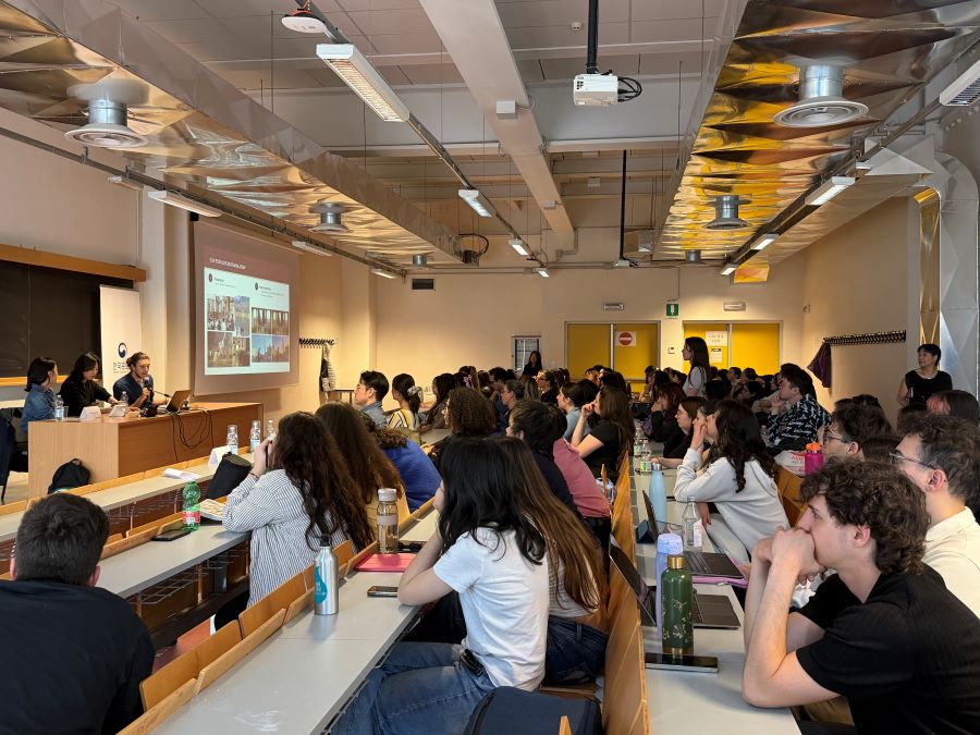 로마 사피엔차(Sapienza) 대학교에서 개최된 드라마 “이 사랑 통역 되나요?”의 유영은 감독과 이현영 PD의 특강 모습