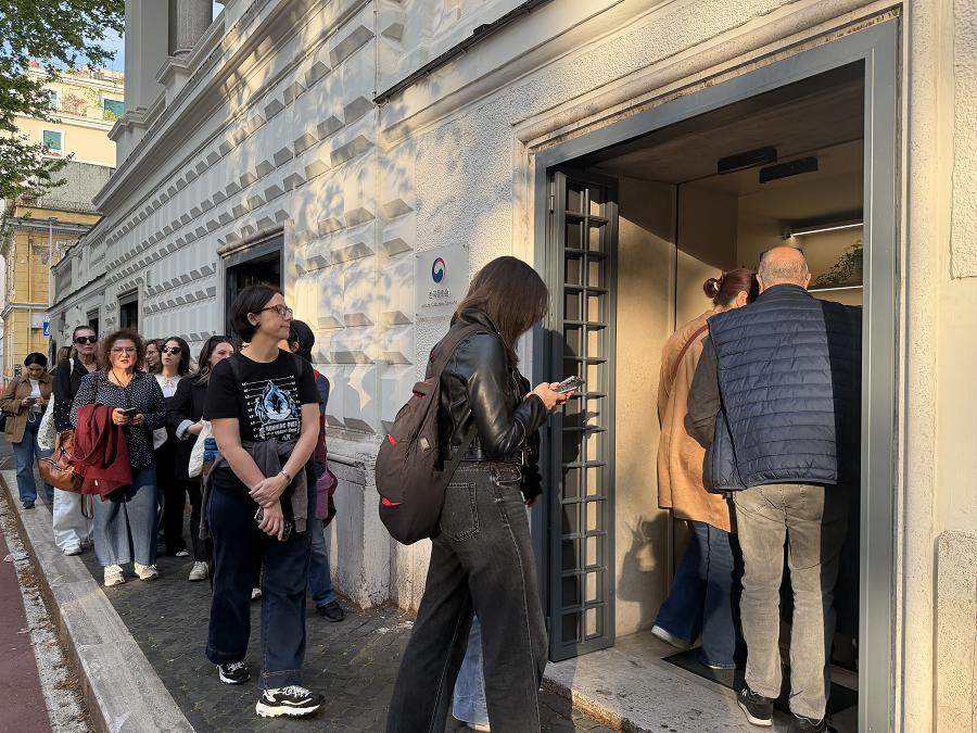 드라마 “이 사랑 통역 되나요?” 유영은 감독과 이현영 PD, 이탈리아국립영화학교에서 특강 및 주이탈리아한국문화원에서 토크쇼 모습