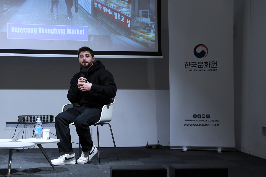 크리에이터 로렌조 프라티코(Lorenzo Prattico) 토크쇼 모습